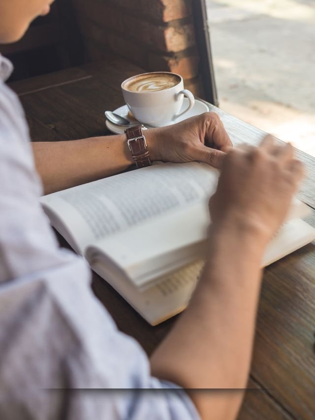 Read more about the article Master Your Career with These 8 Essential Work Habits